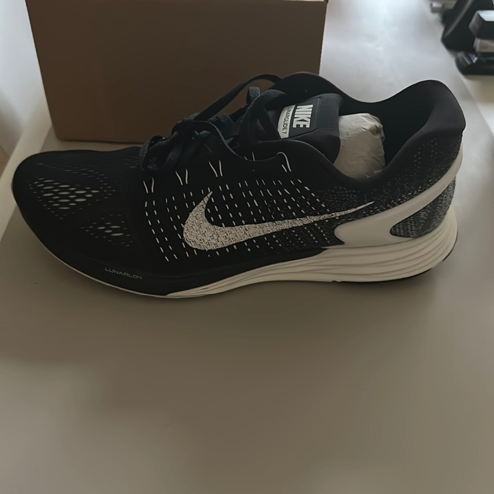 Men’s size 10 Lunarglide 7 Running shoe.